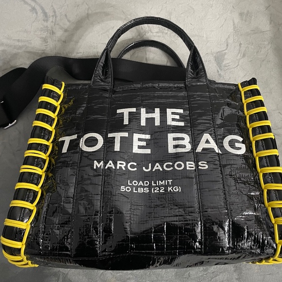 Marc Jacobs Handbags - Marc Jacobs Tote